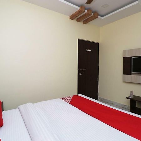 Oyo 27750 Bhagwati Residency Hotell Mirzāpur Eksteriør bilde