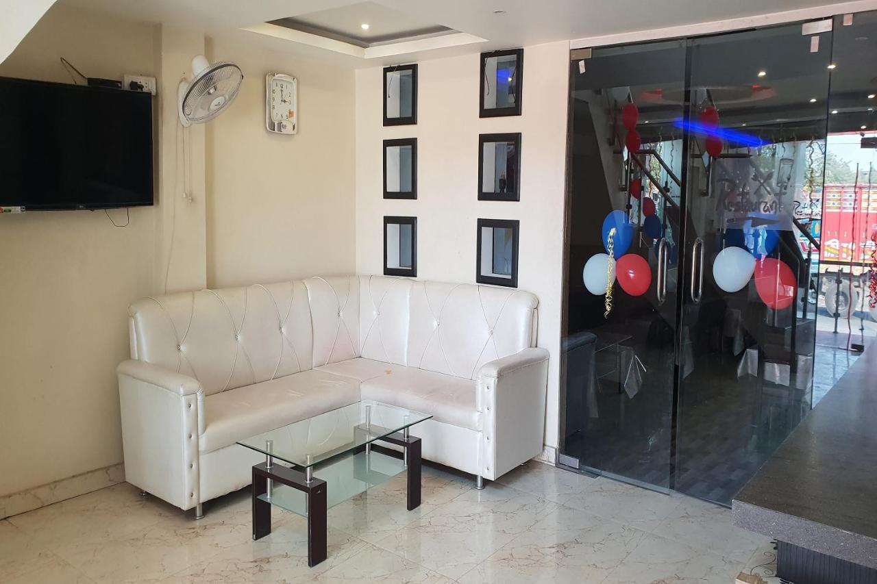 Oyo 27750 Bhagwati Residency Hotell Mirzāpur Eksteriør bilde