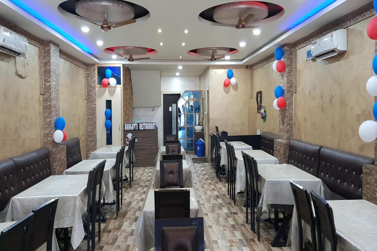 Oyo 27750 Bhagwati Residency Hotell Mirzāpur Eksteriør bilde